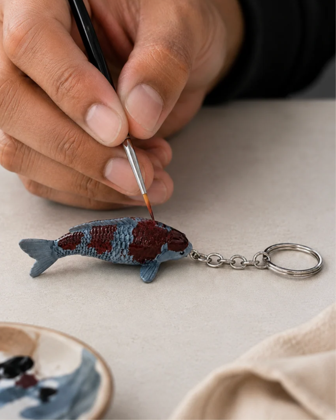 Koi Figur Ochiba Schlüsselanhänger - handbemalte Koi Schlüsselanhänger